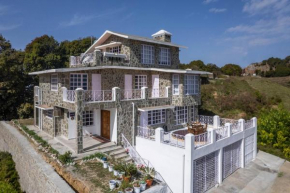 StayVista at Himalayan Haven- Panoramic Villa of the Himalayan range